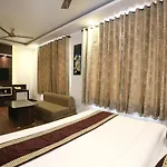 Oyo 9854 Hotel Highland Inn