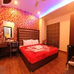 Hotel Pearl Inn & Suites
