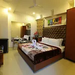 Hotel Pearl Inn & Suites