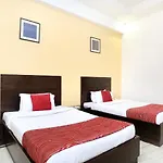 Capital O 15395 Hotel 42