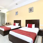 Capital O 15395 Hotel 42