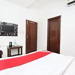 Oyo 15652 Hotel 51