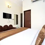 Oyo 966 Hotel Sallow International