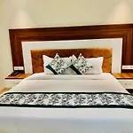 Hotel White House By An Hotels - Walking Distance From Golden Temple
