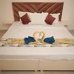 Hotel Paradise Stays