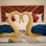 Hotel Paradise Stays