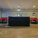 Oyo Townhouse 650 Hotel Aura