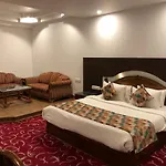 Hotel Lawrence