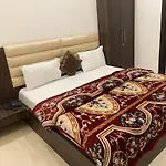 Noor Residency -- Walkin Distance From Golden Temple -- For Couple,Family,Group,Corporate