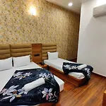 Hotel 4S Niwas - 100 Meters From Golden Temple