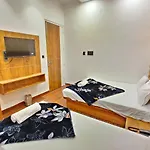 Hotel 4S Niwas - 100 Meters From Golden Temple