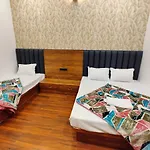 Hotel 4S Niwas - 100 Meters From Golden Temple