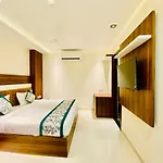 Hotel White