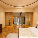 Stayvista\'S Velvet Whisper - Urban Retreat With Contemporary Decor, Cozy Balcony & Lawn