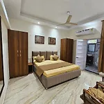 Ankhi\'S Villa With Parking