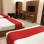 Hampton Hotel - 200 Mt From Golden Temple