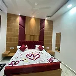 The Posh By Delight Stay