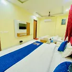 Hotel Holiday First 300 Meter From Golden Temple
