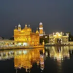 Hotel Moon Inn Just 2 Min Walk From Golden Temple & Jallianwala Bagh