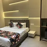 Hotel Moon Inn Just 2 Min Walk From Golden Temple & Jallianwala Bagh