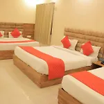 Hampton Hotel - 200 Mt From Golden Temple