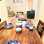 Cozy 3 Bedroom Apt With Central Location