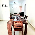 Cozy 3 Bedroom Apt With Central Location
