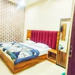 Hotel Kiara Inn