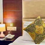 White Crest Amritsar - 300 Mtr From Golden Temple ! Prime Location ! Parking ! Hygenic Rooms !