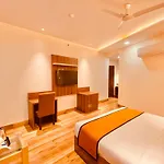 White Crest Amritsar - 300 Mtr From Golden Temple ! Prime Location ! Parking ! Hygenic Rooms !