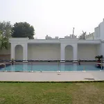 Ritz Plaza