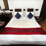 Oyo Flagship 113 Golden Temple Road
