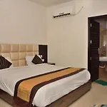 Jk Rooms 129 Rc Regency -Nr. Golden Temple.