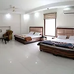 Jugaadus\' Hostel