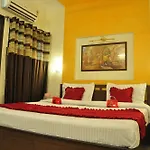 Oyo Rooms Regent Cinema Chowk