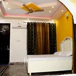 $ 4 Home Stay
