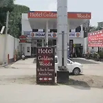 Oyo 6370 Hotel Golden Woods