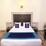 Oyo 10111 Hotel Roopa International