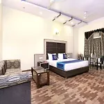 Oyo 10111 Hotel Roopa International