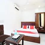 Oyo 15652 Hotel 51