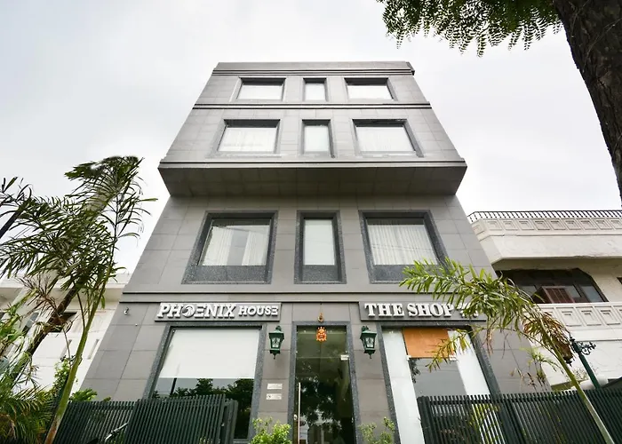 Oyo 47054 The Phoenix House