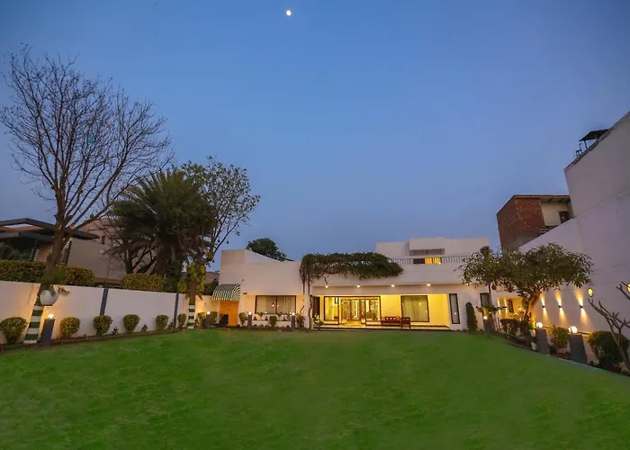 Housewood Villas