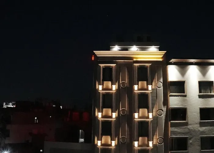 Hotel Moon Inn Just 2 Min Walk From Golden Temple & Jallianwala Bagh