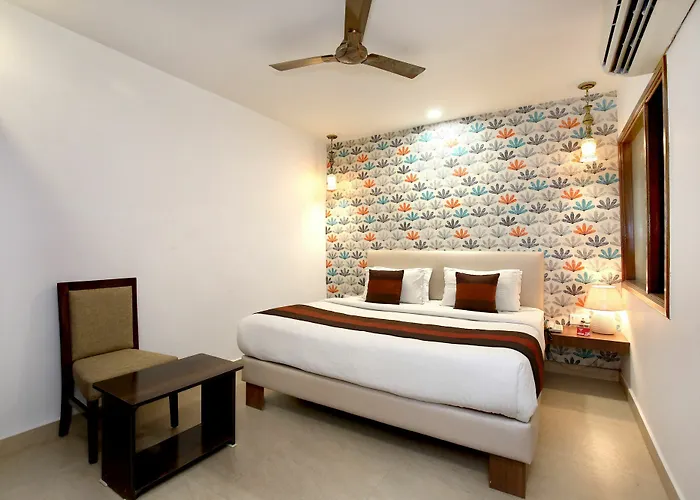 Oyo 9854 Hotel Highland Inn