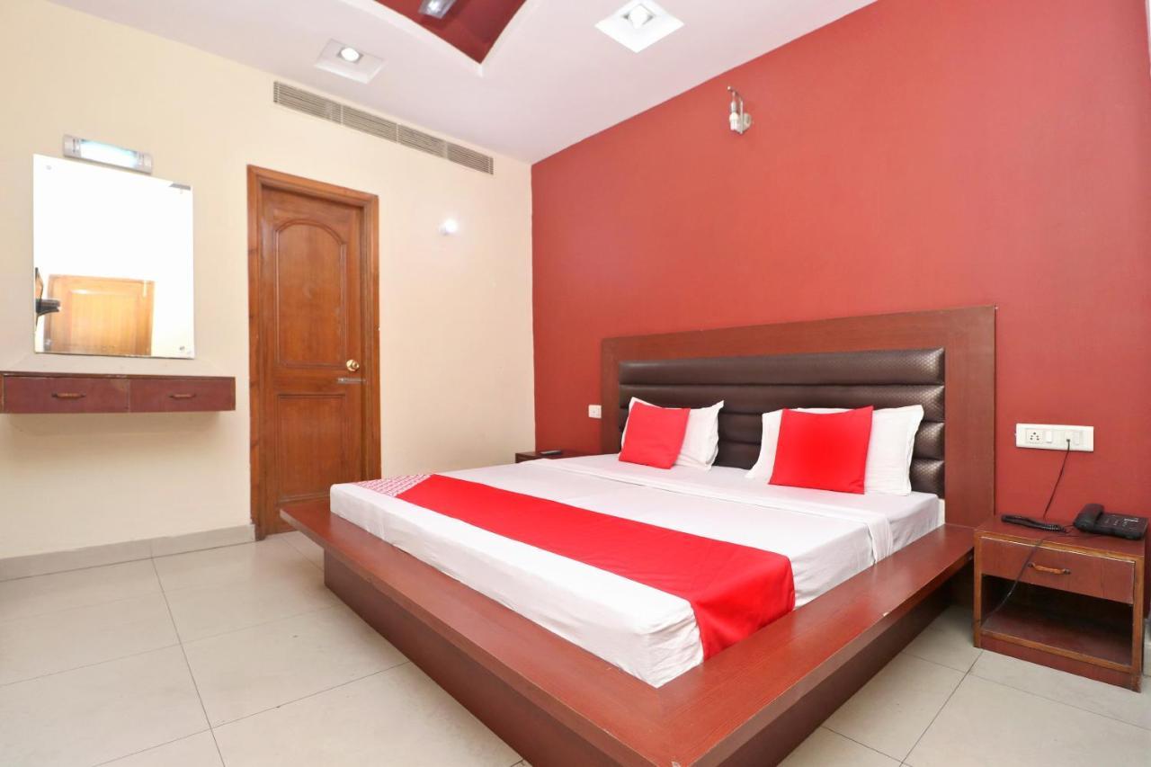Oyo 27012 Sk Residency