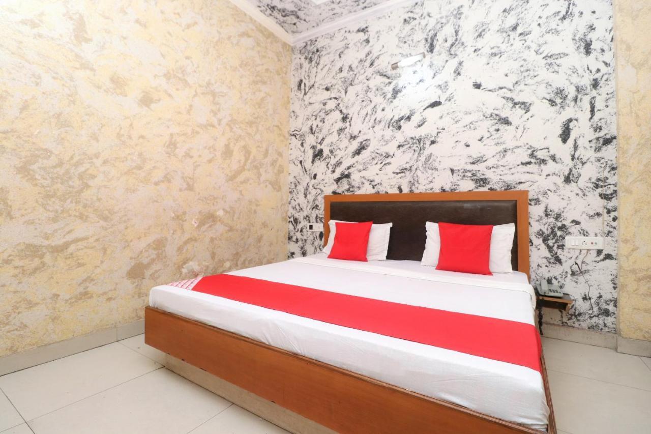 Hotel Oyo 27012 Sk Residency 3*