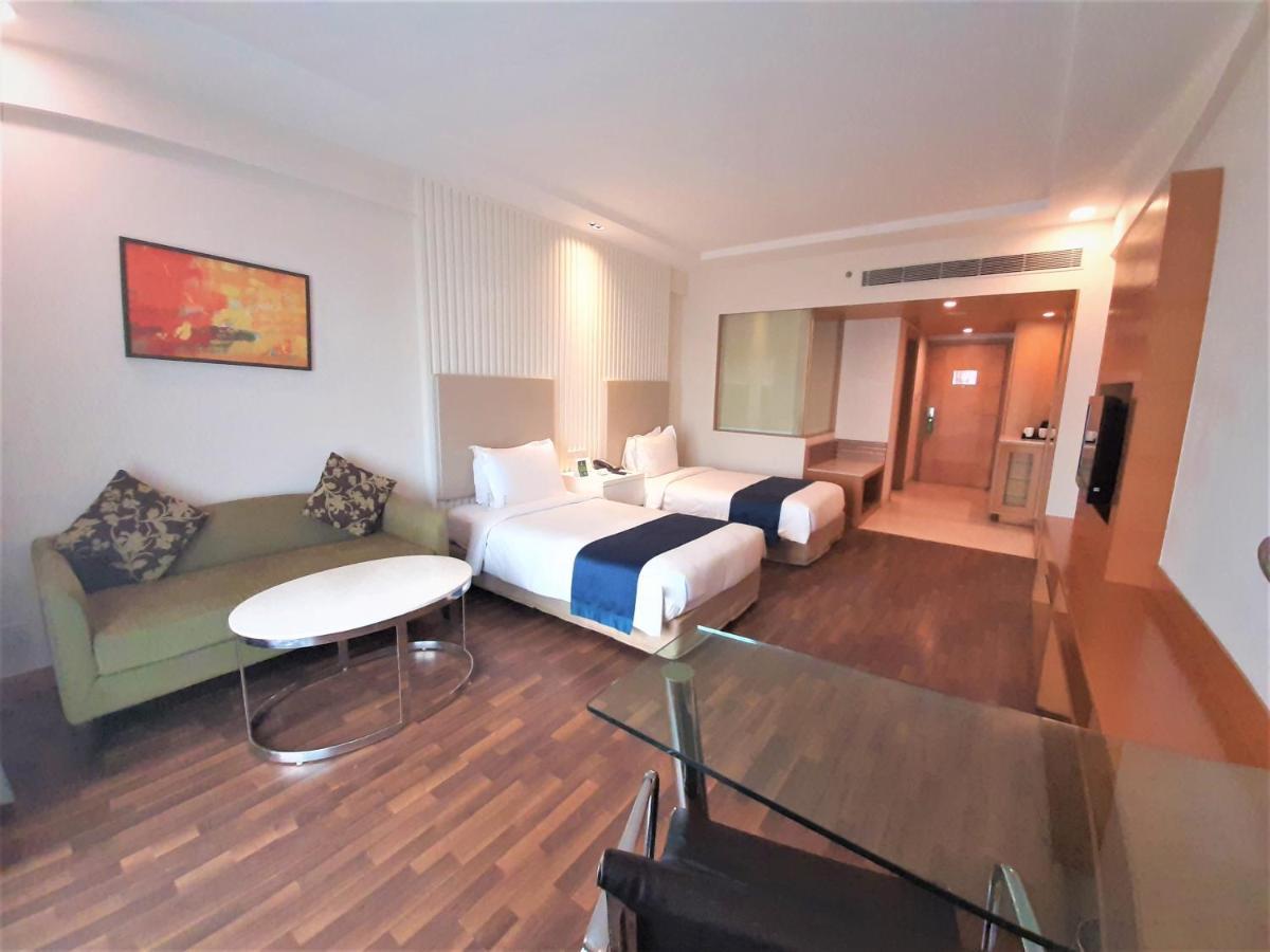 Hotel Ranjit Avenue By Ihg 4*