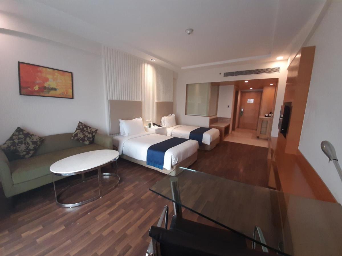 Hotel Ranjit Avenue By Ihg 4*