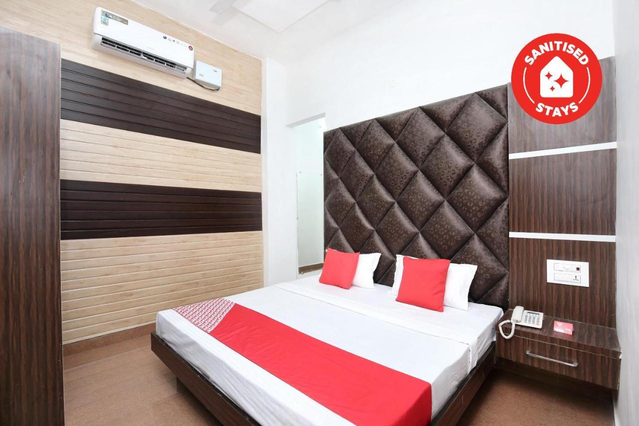 Oyo 15863 Royal Vij 3*