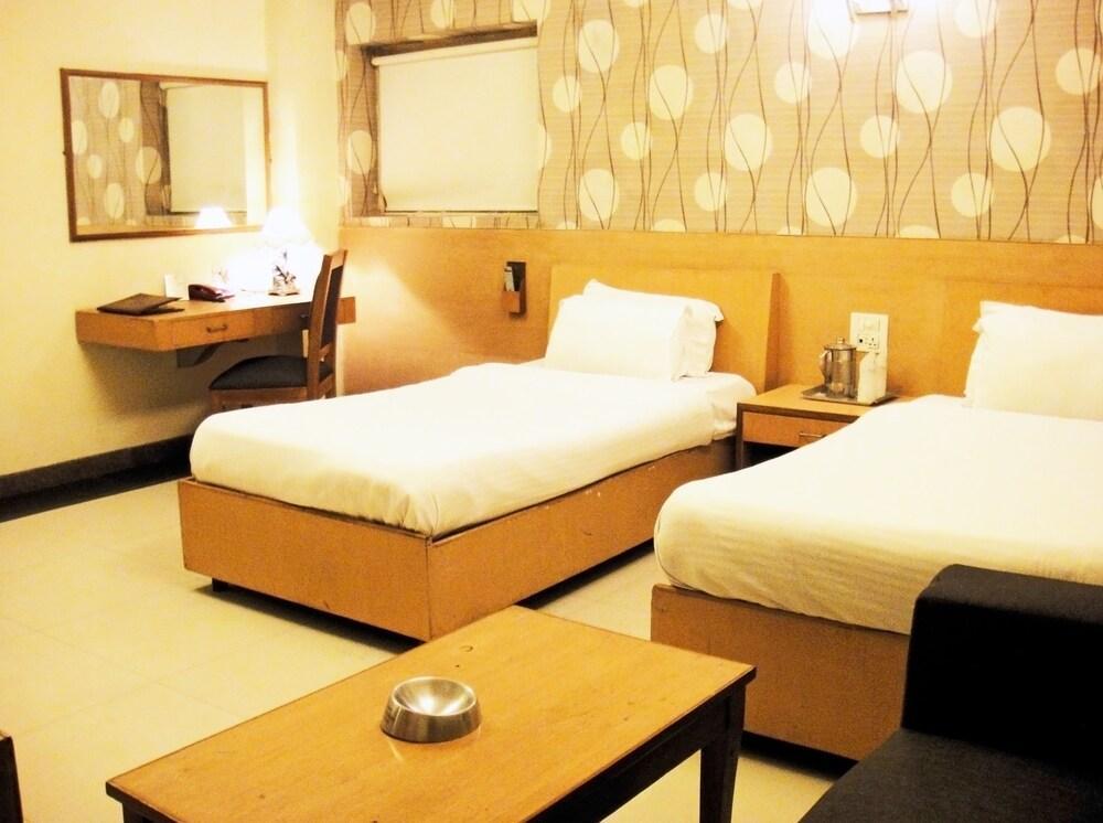 Pr Residency Hotel 3*